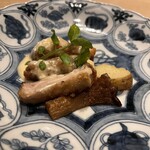 つるとんたん UDON NOODLE Brasserie - 鶏とシメジの焼物