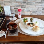 MANA - 料理写真:●アイスコーヒー　650円
（ホットコーヒーなら500円）

●ブランチプレート　＋300円

合計　950円　を注文してみた