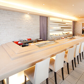 洗練された大人の空間で静かに愉しむ。記念日やご褒美にも◎