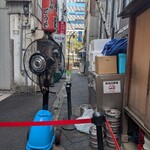 日本橋海鮮丼 つじ半 日本橋本店 - 暑いので扇風機あり