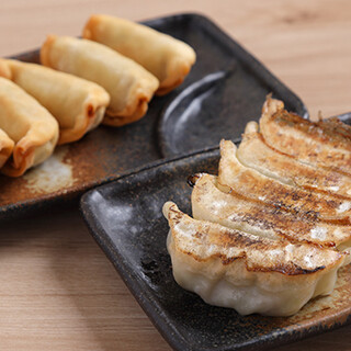 【新参者の餃子】一口サイズでパクパク食べられる◎