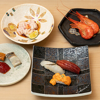 全国から旬食材を厳選。四季を感じるコースで至福のひとときを