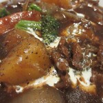 おいしい台所12カ月 - 大きめにカットされたじゃがいも、にんじん、ブロッコリーなどの野菜もおいしい