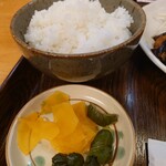 とんかつのツヅキ - 漬物、ご飯