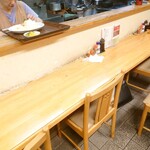 とんかつのツヅキ - カウンター席
