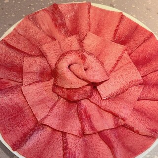 鮮度抜群、選りすぐりのお肉を使用した自慢の３品