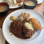 洋食や”B” - 左からメンチカツ、カニクリームコロッケ、肉じゃがコロッケ