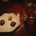 Bar 真夜中は別の顔 - 