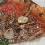 ピッツェリア ファッブリカ 1090 - サンマリナーラ(秋刀魚のコンフィが乗ったマリナーラ)