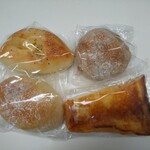 ダーシェンカ - プレミアムくりーむぱん
      トリプルチーズ
      プチダーシェンカ
      フレンチトースト
      