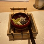 一㐂 - デザート:シャインマスカットのゼリー寄せ、パチパチキャンディ載せ◯