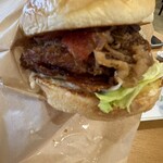 あわじ島バーガー 淡路島オニオンキッチン うずの丘店 - あわじ島オニオンビーフバーガー 単品950円