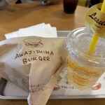 あわじ島バーガー 淡路島オニオンキッチン うずの丘店 - あわじ島オニオンビーフバーガー＆あわじ島レモンのレスカですか？