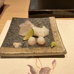 一㐂 - 刺身:ヒラメと水タコ◯タコの吸盤が皿に引っ付いてた！