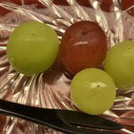 今 - 長野のシャインマスカット、山梨のシャインマスカット、岡山の赤シャインマスカットの食べ比べ