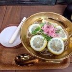 花はな商店 - 見た目のインパクトは抜群。