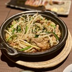 活魚 魚一 - モヤシとニラの生姜炒め