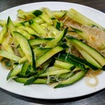 黄鶴楼 餃子酒場 - 2025/10月。胡瓜と春雨和え。