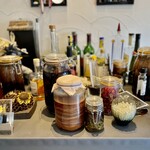 プレゼンテ スギ - お料理に使われているシェフ創作の発酵調味料たち。