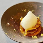 プレゼンテ スギ - 本日のパスタ キタッラ。天然のアメリカザリガニを使用したパスタ。カポナータ風野菜のソテーと上にはピーマンのエスプーマとレモンの皮。手打ちパスタはモチモチ食感です。