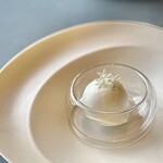 プレゼンテ スギ - エアーアイス。ここでもヤマドリダケが使われているという驚き。鼻に抜ける香りが仄かにナッツのような、キノコのような…そんな感じの軽めのエアーアイス。