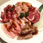 ヤキニク ユウカリ - ファミリー盛り　\3,280