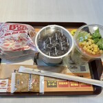 ZETTERIA  - 料理写真:ダブルトリュフ薫る半熟月見絶品チーズバーガー(セット)/1,140円♪