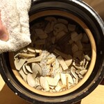 橦木町 しみず - ・三河湾産 真鯛と中津川産 天然松茸の炊き込みご飯