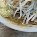 自家製麺 浜一 - ド乳化のスープの上には〝ビッシリ〟液体アブラ｡