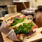 coffee & wine Dear, - 鹿のローストサンド