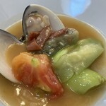 館山美食倶楽部 - (13)沖縄産ヘチマと南房総産蛤（はまぐり）と金華火腿のトマト白湯煮込み