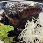 館山美食倶楽部 - (12)梅干菜入り東坡肉（沖縄島豚の皮付きバラ肉）