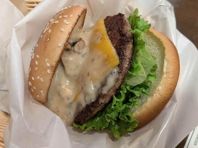 FRESHNESS BURGER Shinjuku 6 Chome Ten