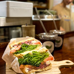 coffee & wine Dear, - 鹿のローストサンドとアイスコーヒー