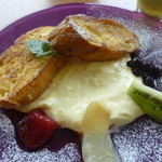 カナカロカ - 美味しかった～♪マンゴーソースのフルーツフレンチトースト