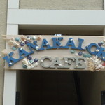 カナカロカ - お店は２階。可愛いデコレーションの入り口