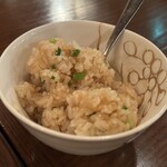 らんぷ亭 - よそった後のガーリックライス