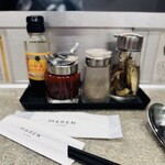 soba MAREN - 調味料は醤油、豆板醤、胡椒、魚入のお酢