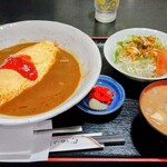 オムライスカレー 900円 中盛 200円