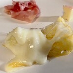 厚岸味覚ターミナル コンキリエ  - スカモルッツァ・アフミカータは溶かしてパンと一緒に