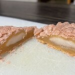 厚岸味覚ターミナル コンキリエ  - 牡蠣最中 断面