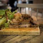 The LOAF Cafe - 豚肩ロースのグリル・断面