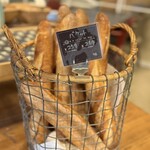 The LOAF Cafe - 1階パン陳列棚④ 9/2025