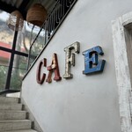 The LOAF Cafe - 階段途中の"CAFE"