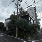 The LOAF Cafe - 外観・石橋阪大前駅から徒歩7分のイナロク沿い