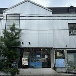 The LOAF Cafe - 外観・石橋阪大前駅から徒歩7分のイナロク沿い