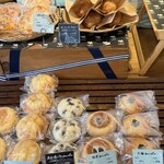 The LOAF Cafe - 1階パン陳列棚③ 9/2025