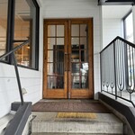 The LOAF Cafe - 2階カフェ入口