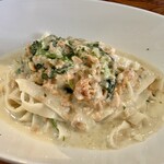 ITARO - 自家製生麺サーモンとほうれん草のクリームソース