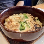 ITARO - 友人のうち3人は一人限定5食のグラタンランチをオーダー。「小柱とブロッコリーのグラタン」でした。